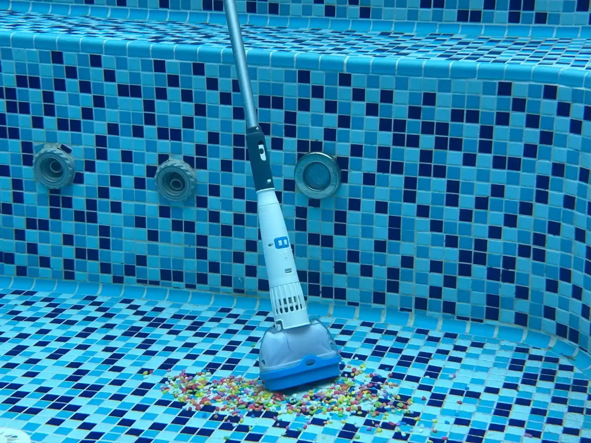 Pool vacuum