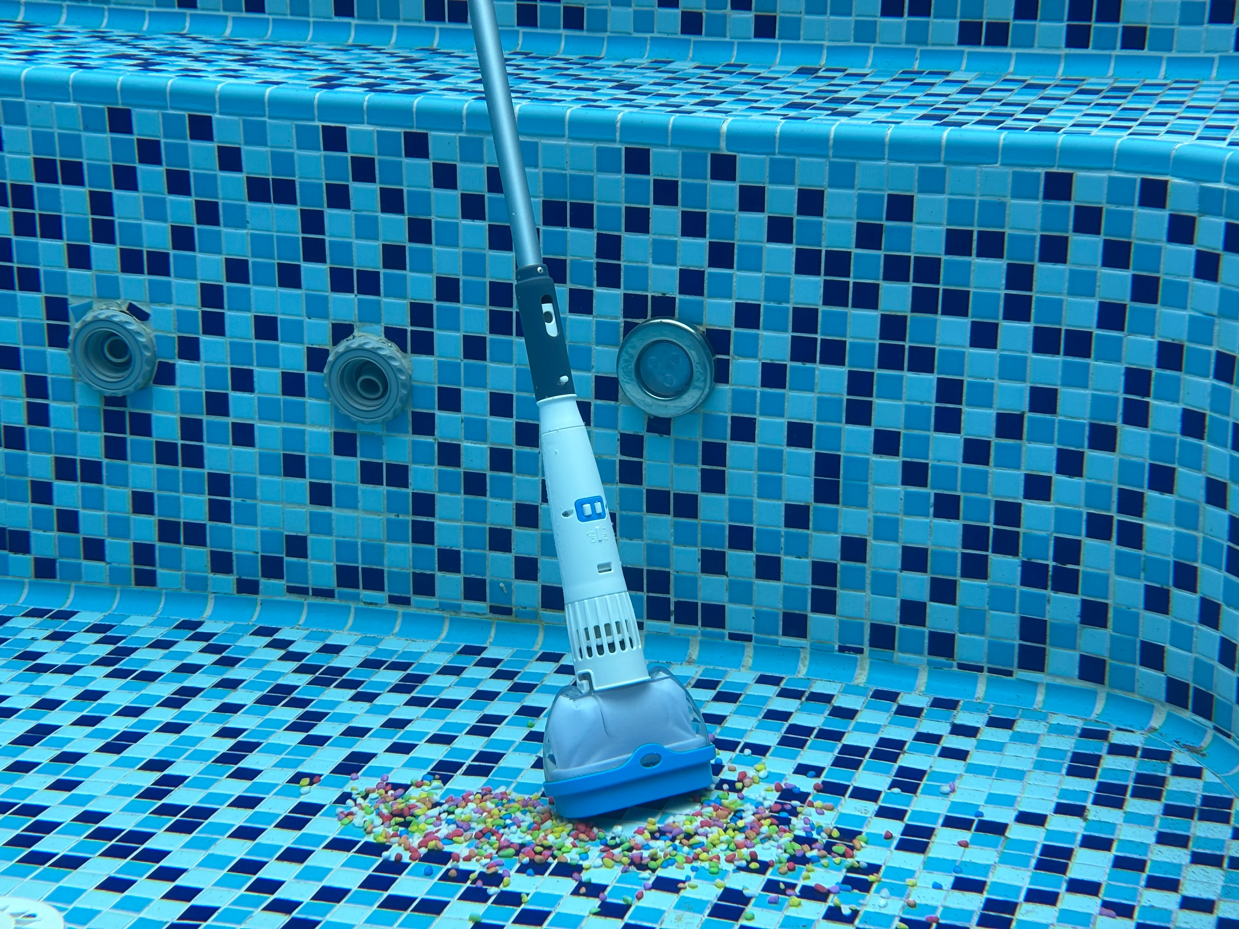 Pool vacuum